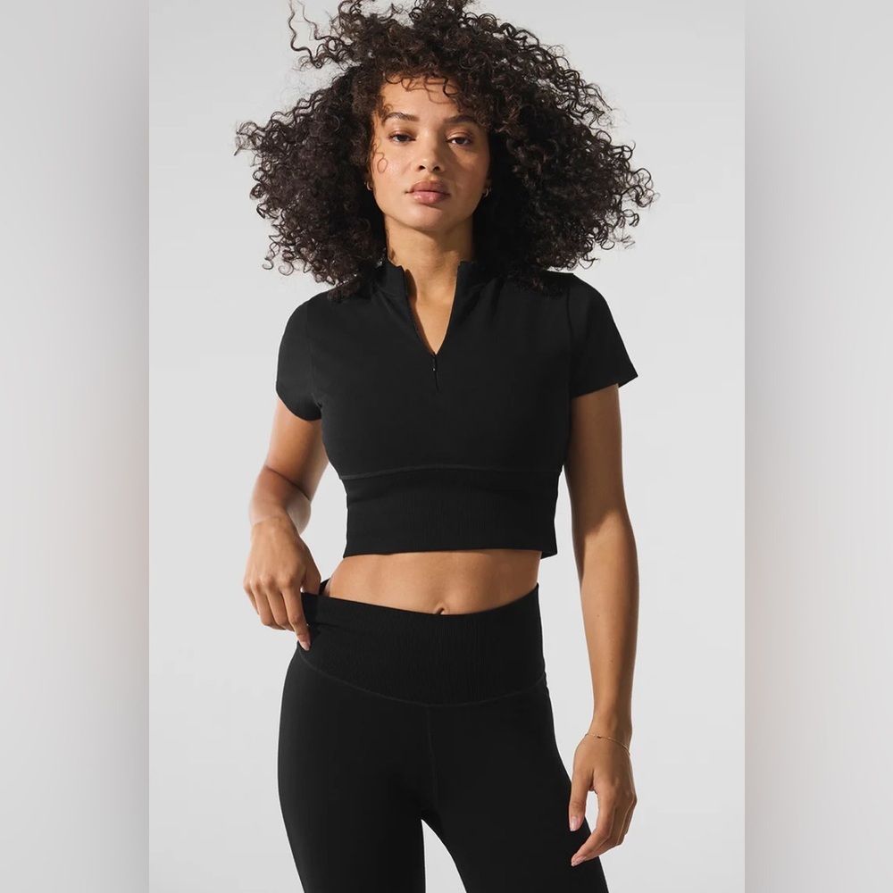 ALO YOGA | ✨NEW✨ Seamless Plush Cropped Short Sleeve in Black
